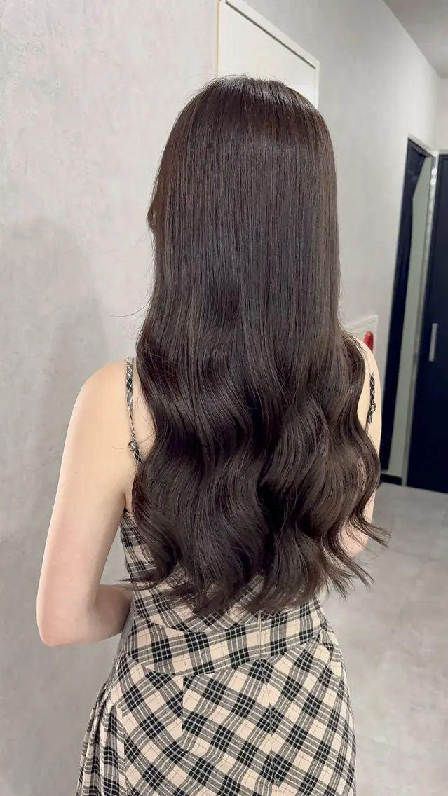 ロング カラー アッシュ アッシュブラウン ベージュカラー 黒髪 ブリーチ カット ヘアカラー トリートメント 赤み無し柔らかカラー 【梅田】madokaのヘアスタイル