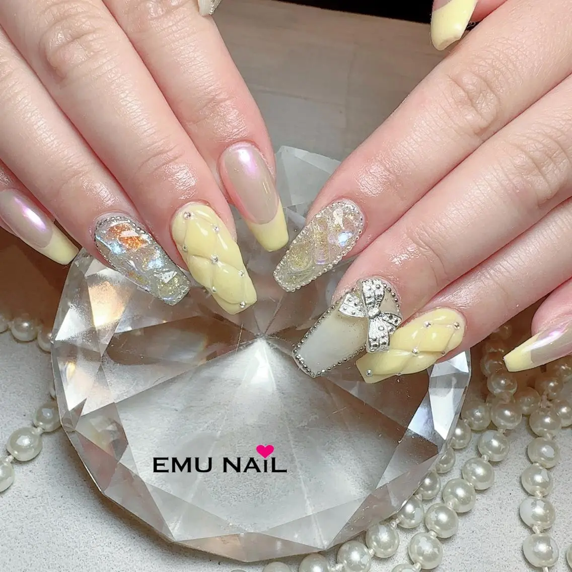 ネイル アートネイル ストーンネイル EMU NAILのネイルデザイン