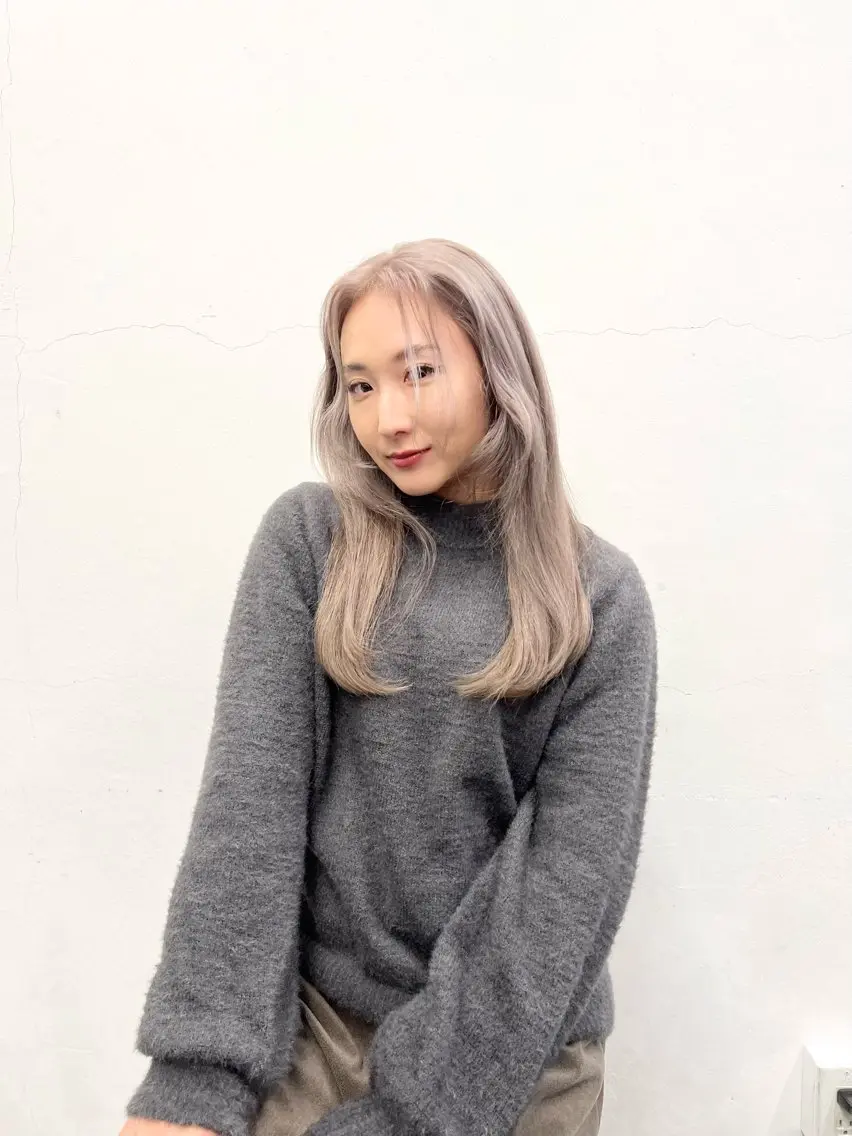 セミロング カラー アッシュ ベージュカラー ブリーチ ブロンド ケアブリーチ カット ヘアカラー トリートメント HARU//原宿🤍 リピート率NO.1のヘアスタイル