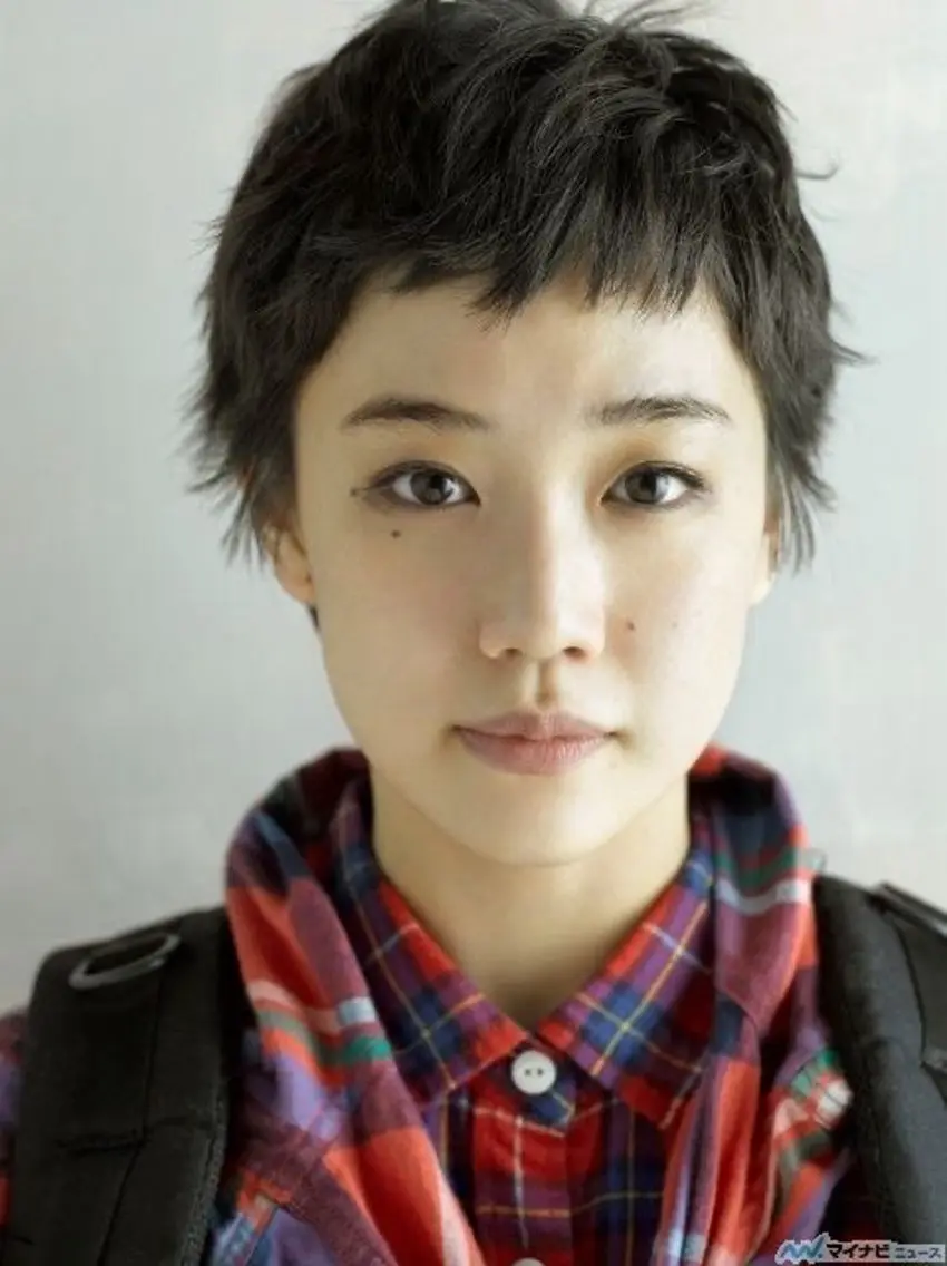 ショート レイヤーカット NERO加藤木麻彩のヘアスタイル