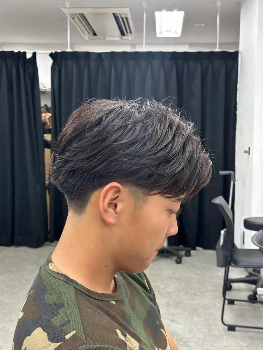 ミディアム パーマ メンズ カット パーマ スパイキー/ロン毛/ フェザー/トムのヘアスタイル