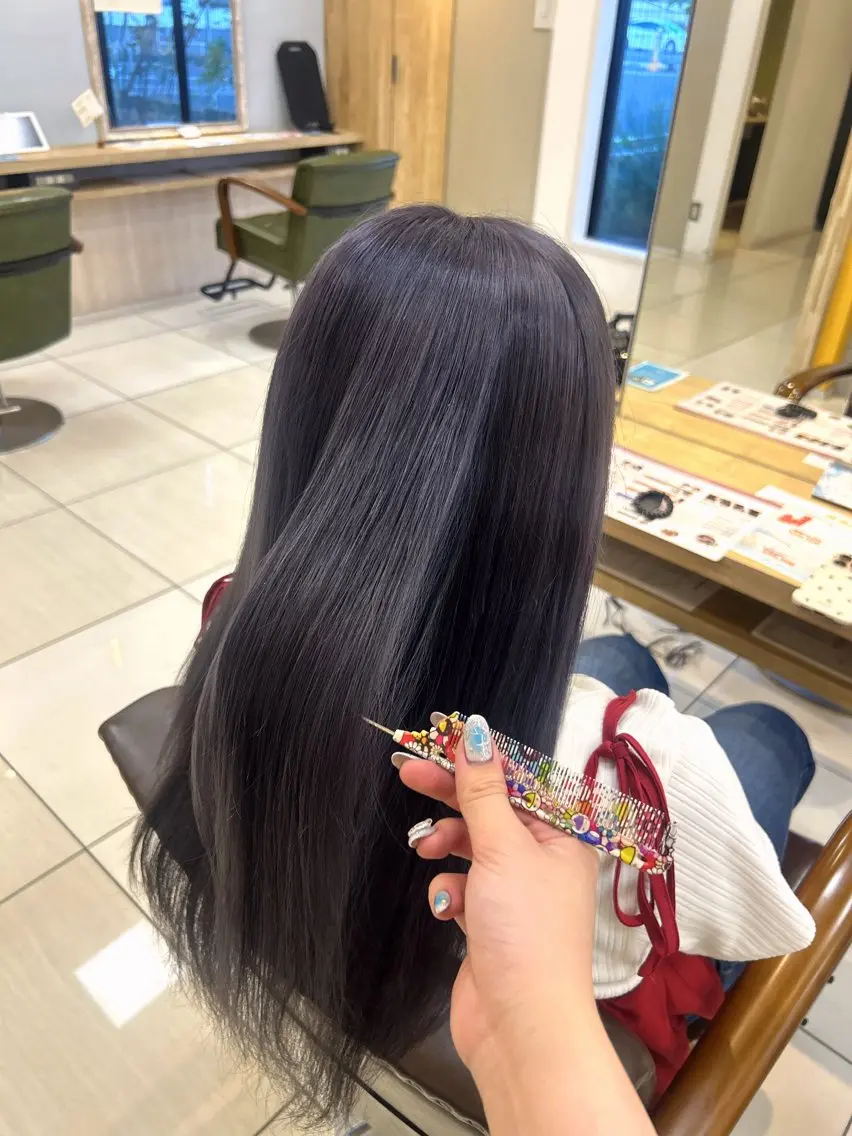 カラー ブリーチ グレージュ ラベンダーカラー ラベンダーグレージュ ラベンダーグレー ヘアカラー 有村 実佑のヘアスタイル