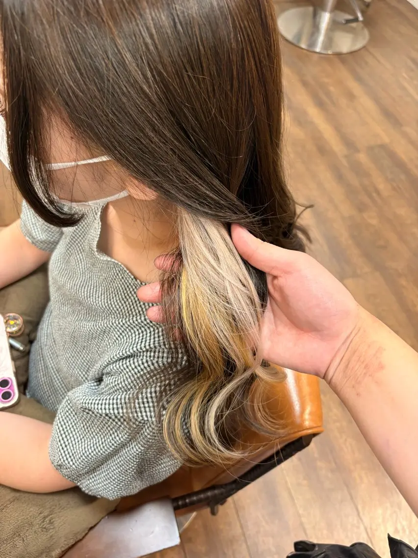 カラー ブリーチ イヤリングカラー 三宅 デザインカラー 透明感カラー✨のヘアスタイル