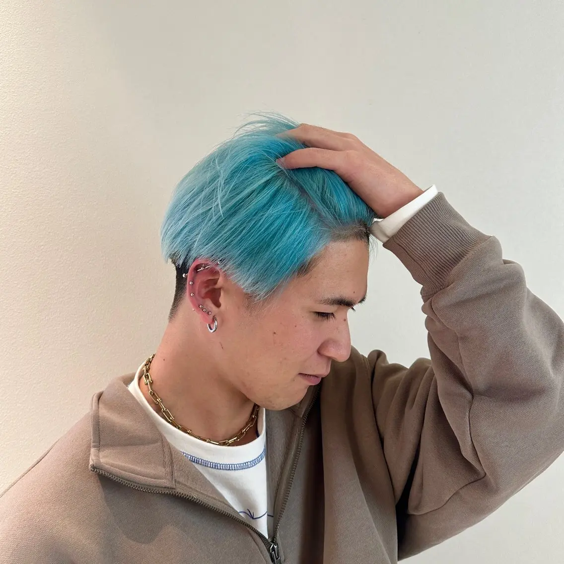 ショート ヘアカラー 岸本 拓海のヘアスタイル