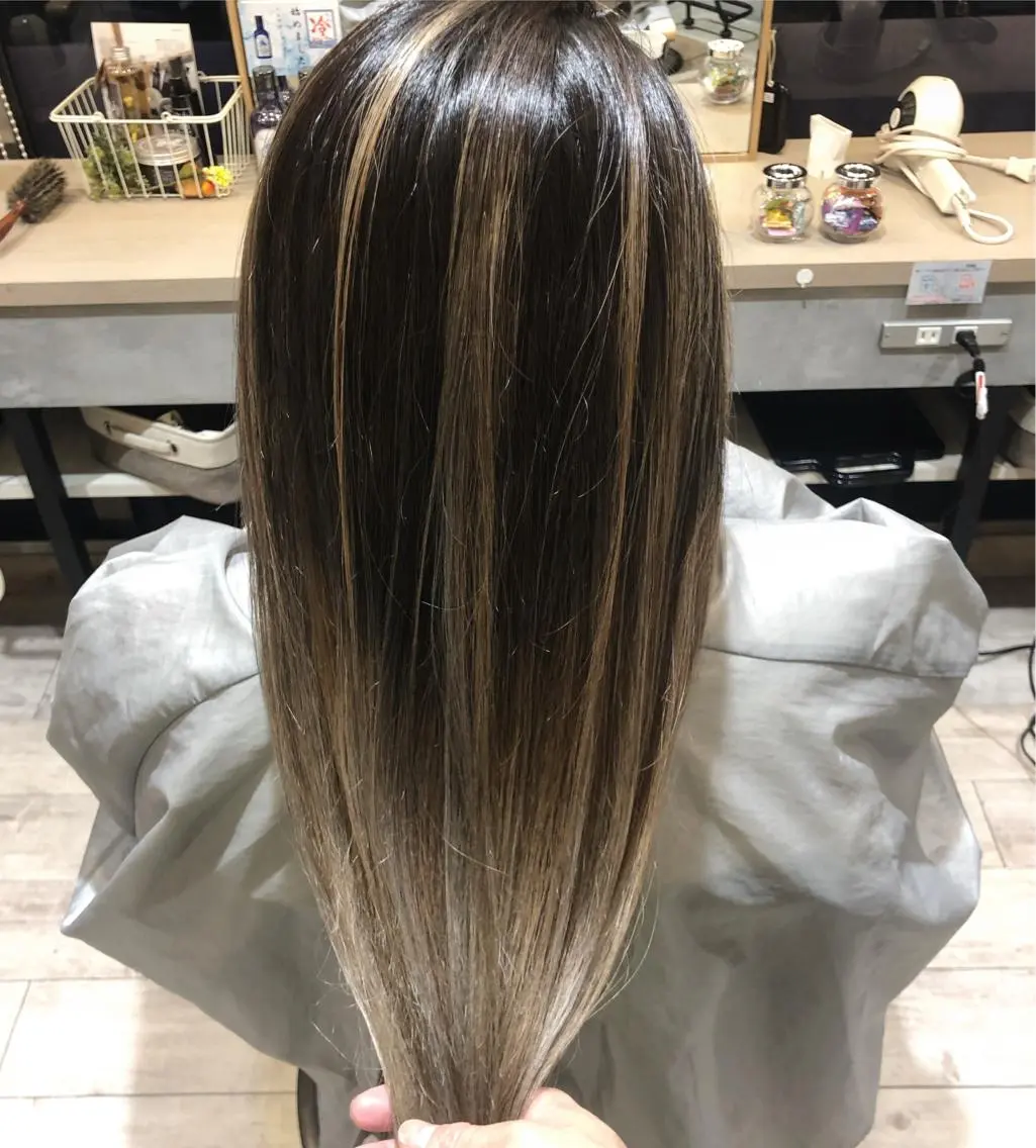 セミロング カラー バレイヤージュ レイヤーカット ブリーチカラー🌈 石垣翔太のヘアスタイル