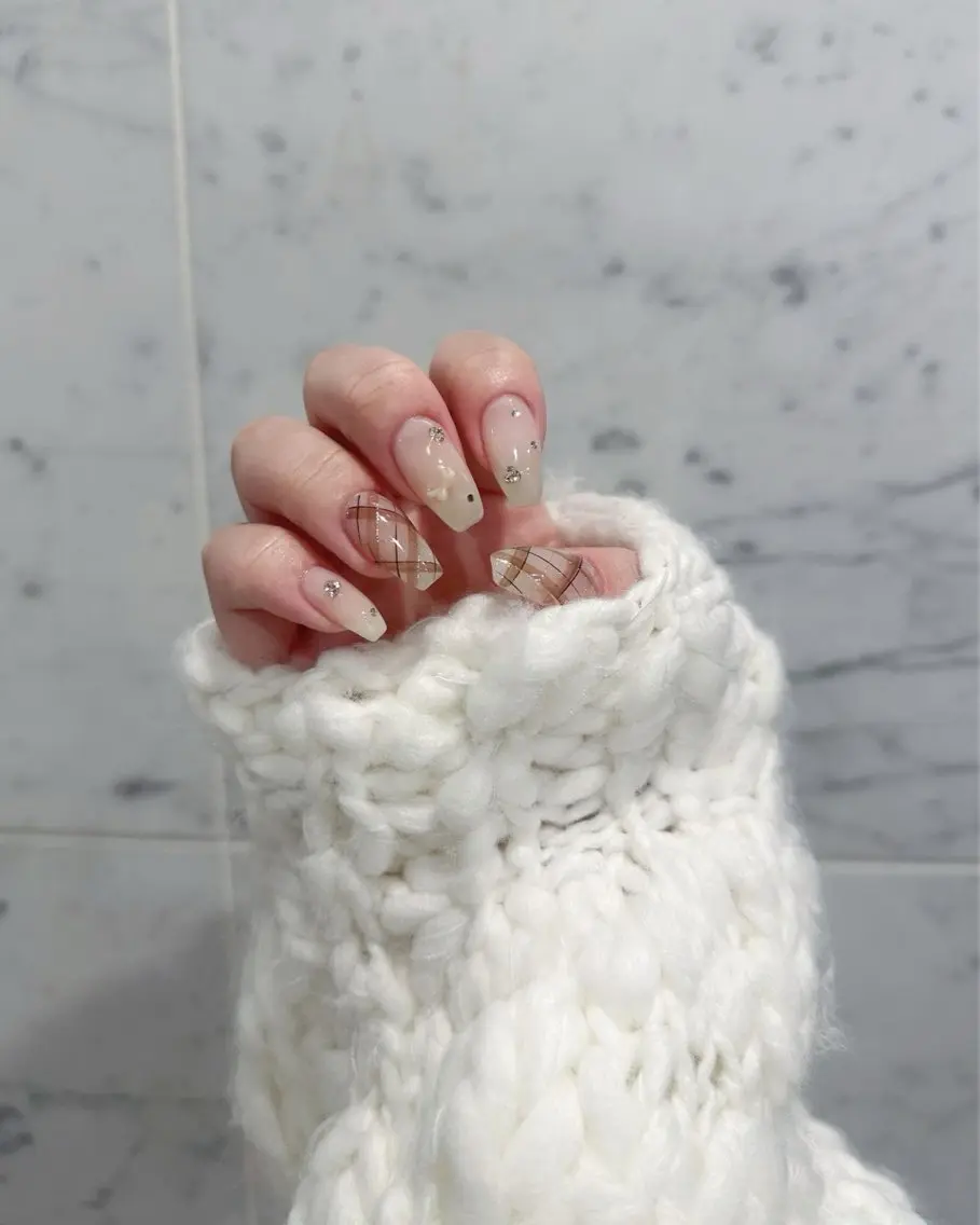 ネイル アートネイル フレンチネイル ジェルネイル キラキラネイル 韓国ネイル ハンドネイル ICE Nailsのネイルデザイン