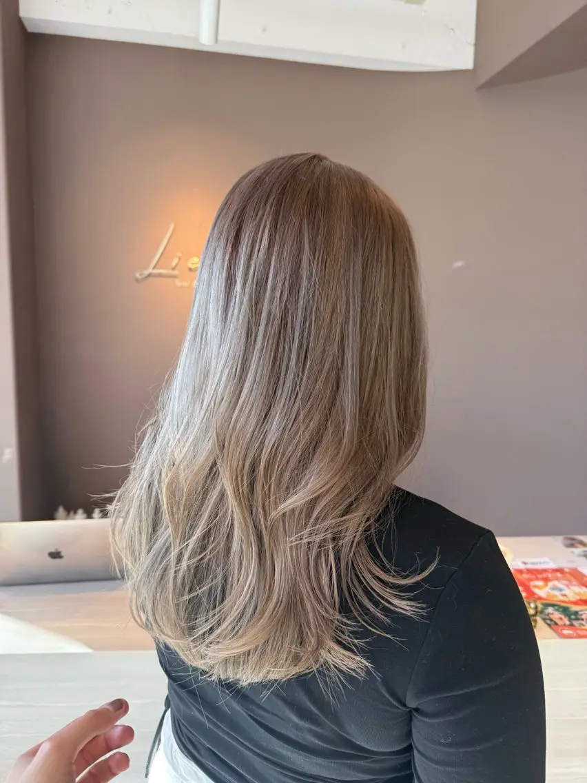 ロング カラー ブリーチ ハイトーンカラー カット ヘアカラー Lien.テラダ 各務原スタイリストのヘアスタイル