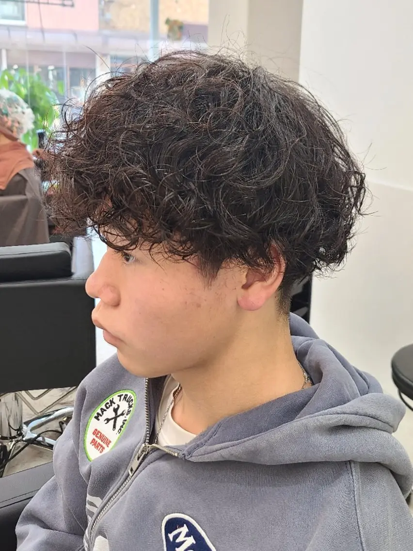 ショート パーマ メンズ メンズパーマ プードルパーマ プードルパーマ カット パーマ 桐島 令奈のヘアスタイル
