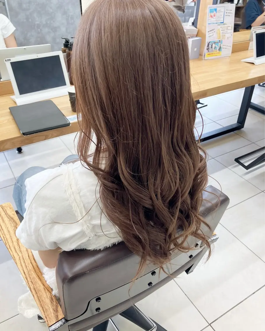 ロング カラー ベージュカラー ミルクティーベージュ 🦔Laulu 菅原綾乃のヘアスタイル