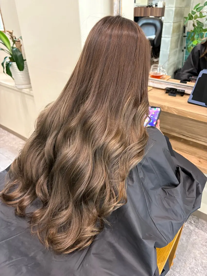 ロング 安谷屋 こはるのヘアスタイル