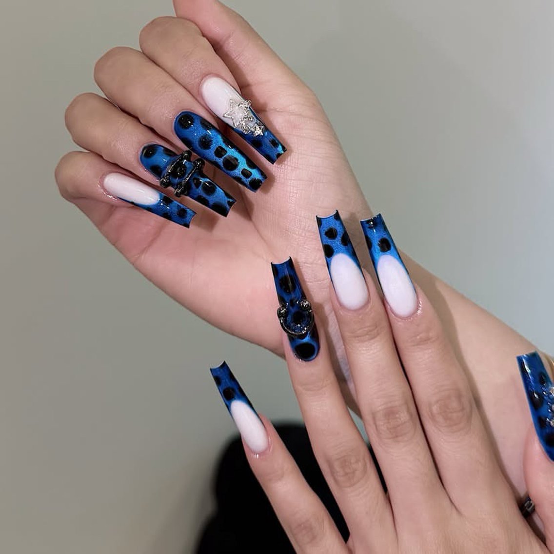 ネイル アートネイル フレンチネイル ジェルネイル キラキラネイル 韓国ネイル ハンドネイル ICE Nailsのネイルデザイン