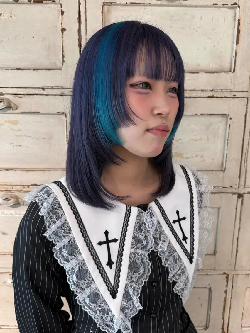 ショート カラー ブリーチ ブルーカラー ブルーバイオレット バイオレットカラー 姫カット カット ヘアカラー RorriM natsuのヘアスタイル