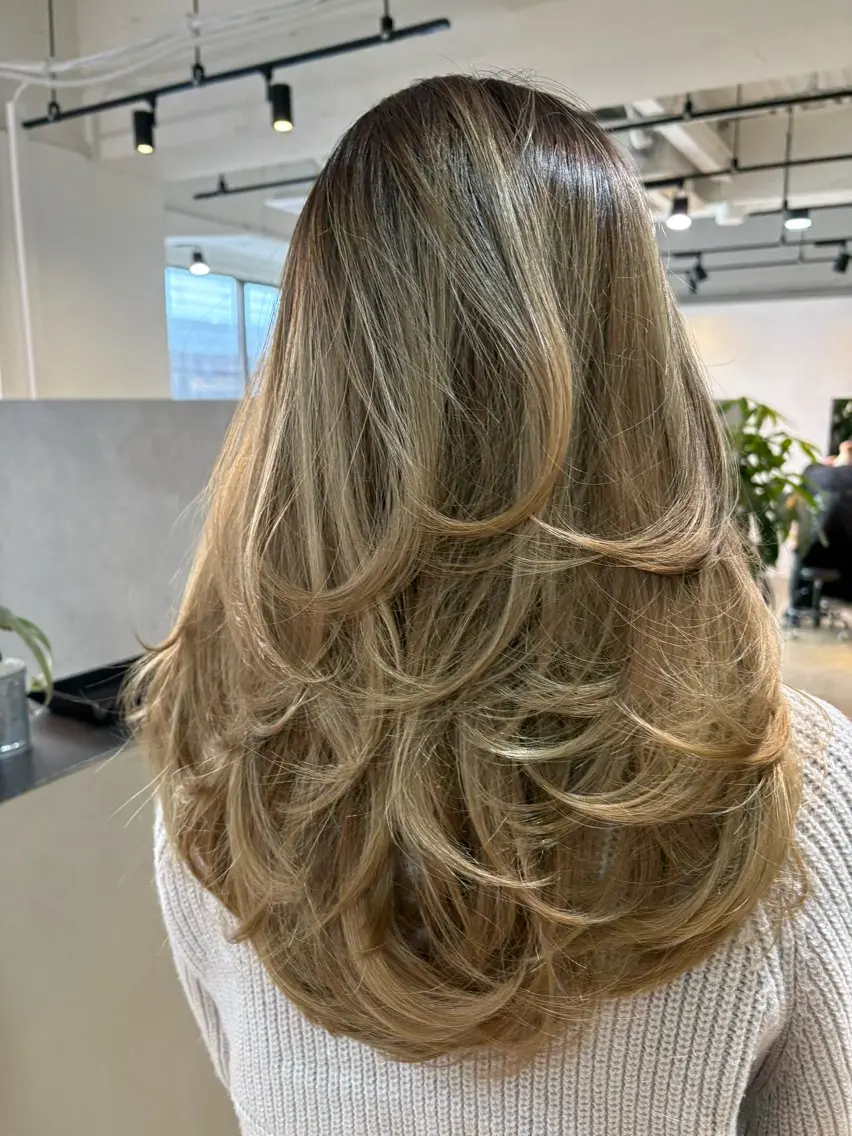 ロング レイヤーカット Merly Osakaのヘアスタイル