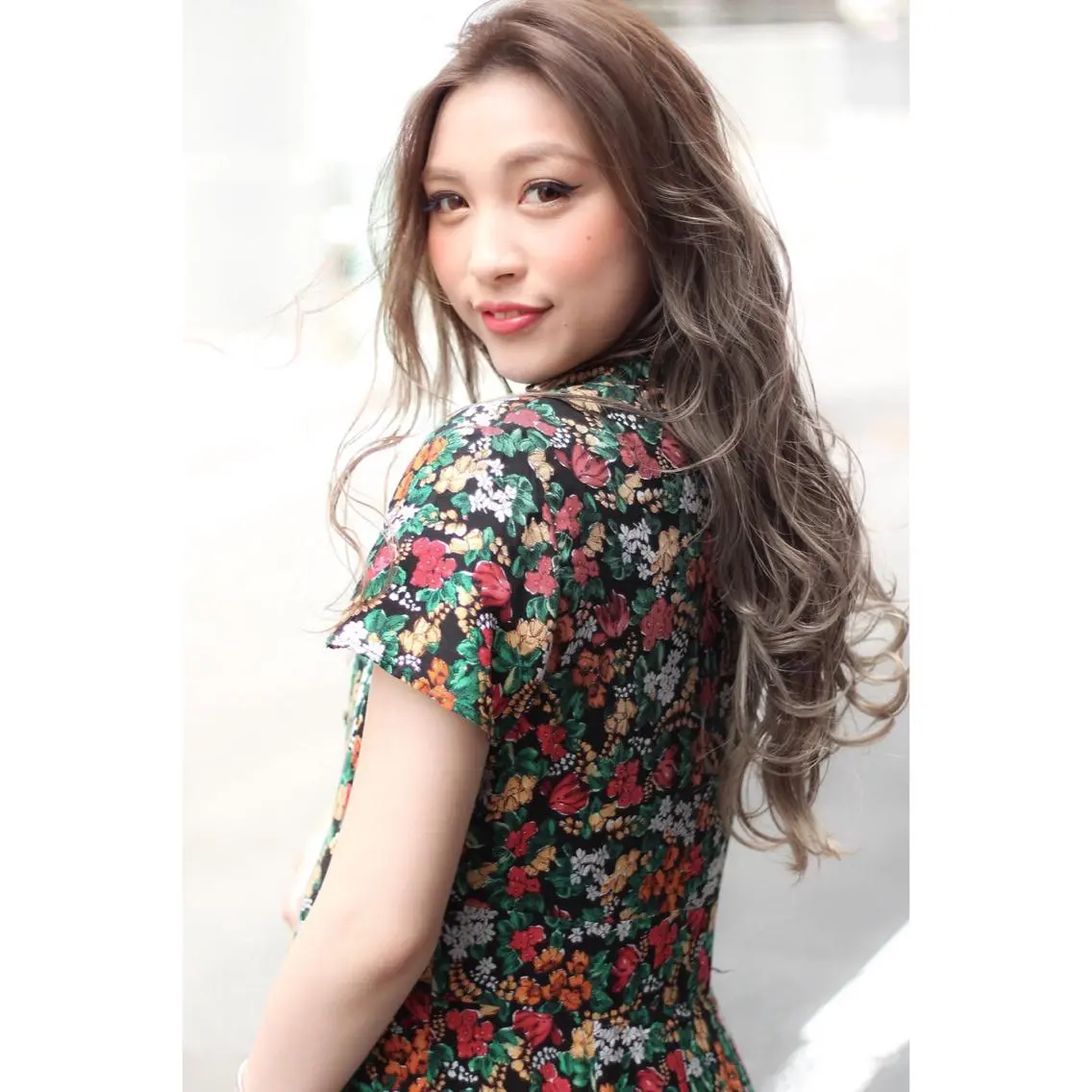 ミディアム EIGHT plum TOKIOリミテッドのヘアスタイル