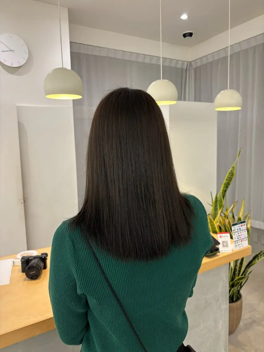 カラー オリーブカラー ヘアカラー 大串 美紅のヘアスタイル