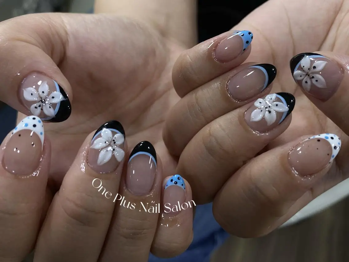 ネイル オーロラネイル 長さ出し フットネイル フレンチネイル ジェルネイル One Plus Nail Salonのネイルデザイン