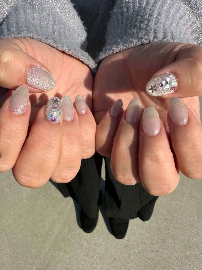 ネイル キラキラネイル 冬ネイル クリスマス nailroom Anmie.のネイルデザイン
