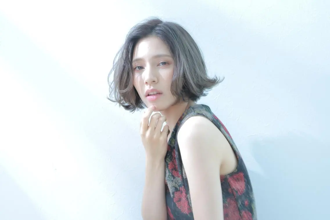 ミディアム ハイトーンブリーチ 土坂 由志【京都】のヘアスタイル