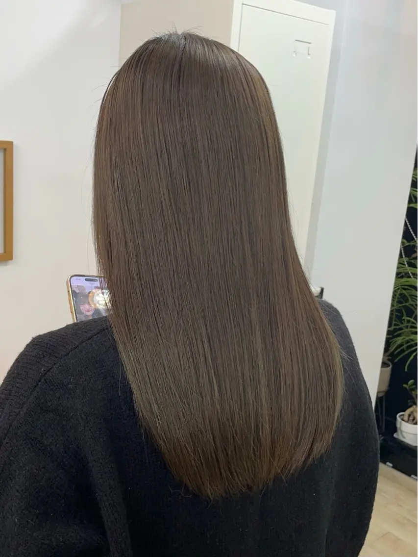 セミロング カラー ブリーチ ダブルカラー グレージュ ブリーチなしカラー オリーブグレージュ カット ヘアカラー ✨髪質改善✨原宿 えのもと　はなのヘアスタイル