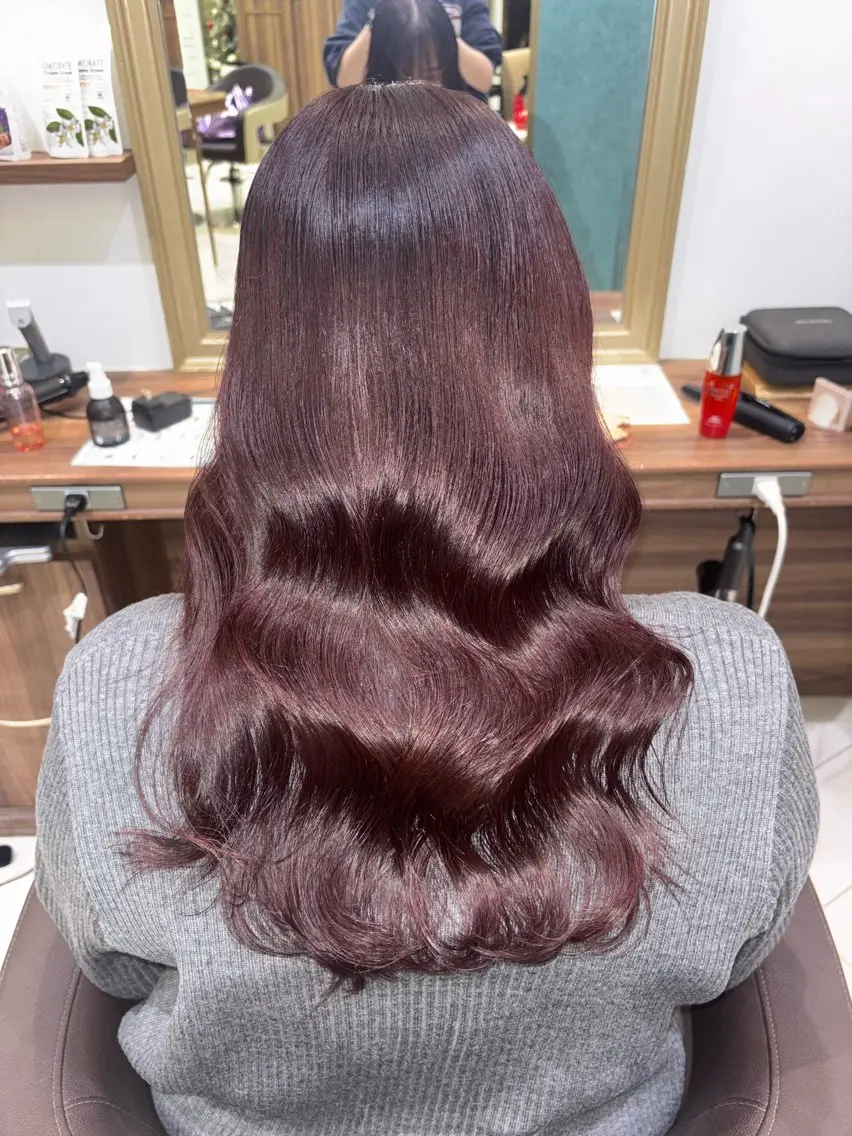 ロング カラー 透明感カラー 根本 弥英のヘアスタイル