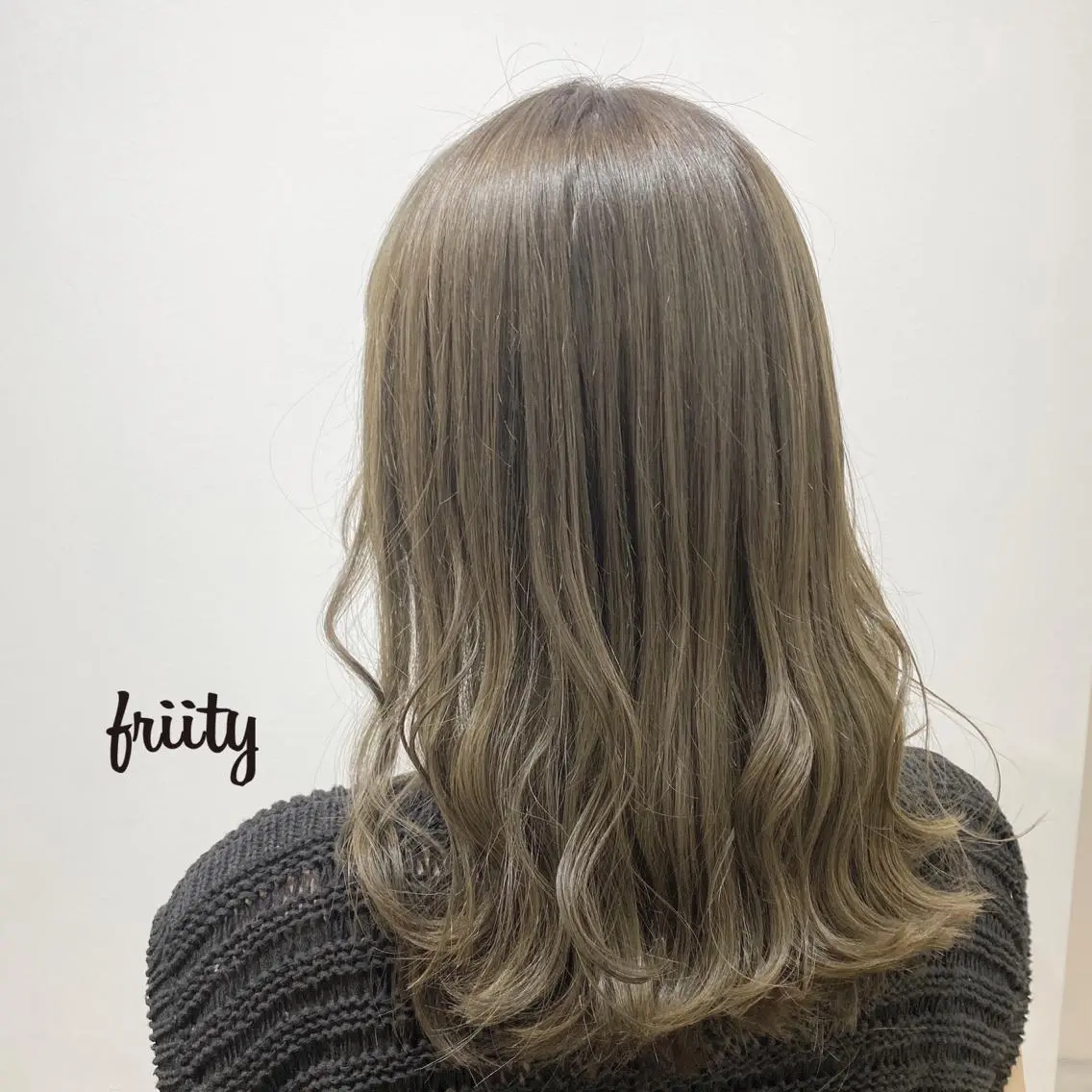 セミロング カラー ベージュカラー オリーブベージュ カット ヘアカラー トリートメント 中司 莉菜のヘアスタイル