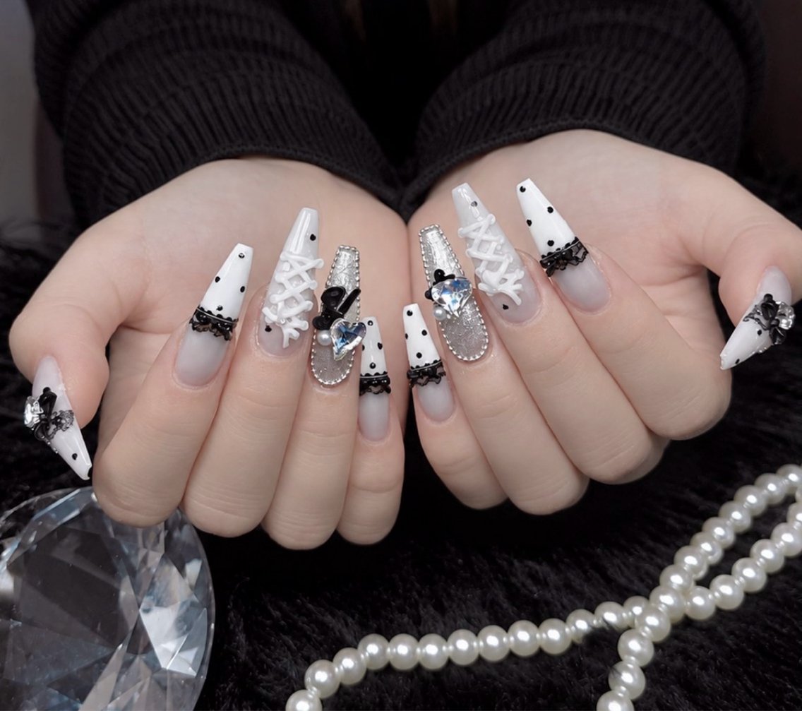 ネイル アートネイル ボルドー フレンチネイル ジェルネイル 氷ネイル・うるうるネイル ハンドネイル Julie NailSalonのネイルデザイン