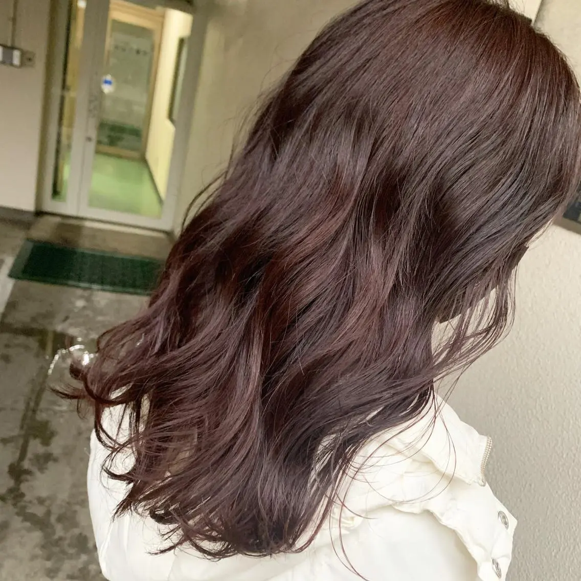 ミディアム カラー ブラウンカラー ピンクカラー ピンクブラウン yoshi （髙橋）のヘアスタイル