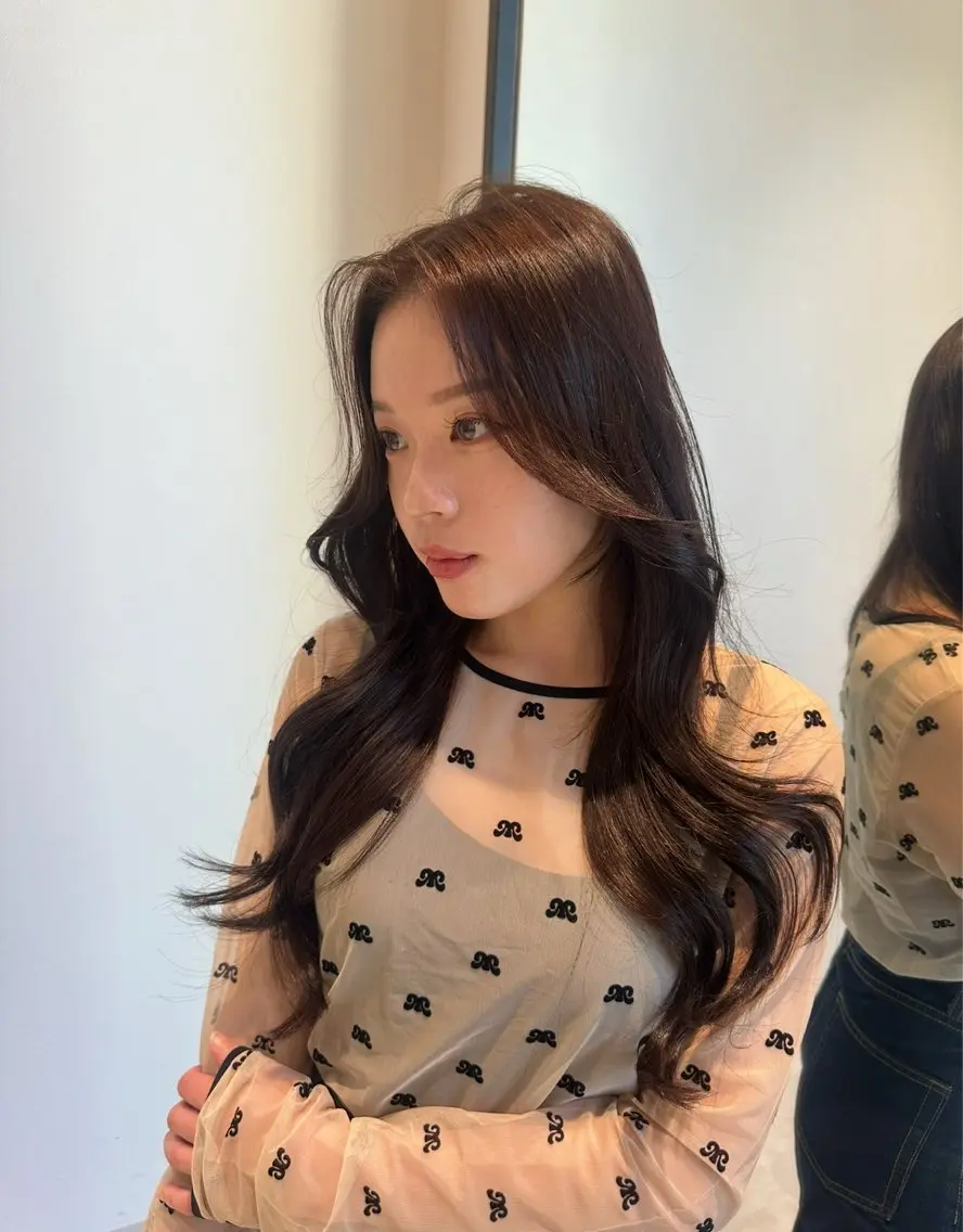 ロング チョコレートブラウン くびれヘア 韓国風ヘア 🎀透明感カラー shizuka🎀のヘアスタイル