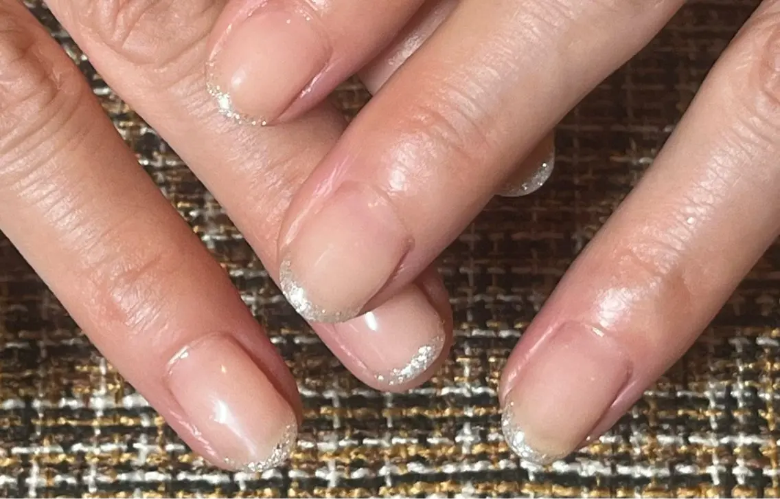 ネイル フレンチネイル キラキラネイル ラメ(グリッター) オフィスネイル ハンドネイル 〜Pearl me〜 Michiのネイルデザイン
