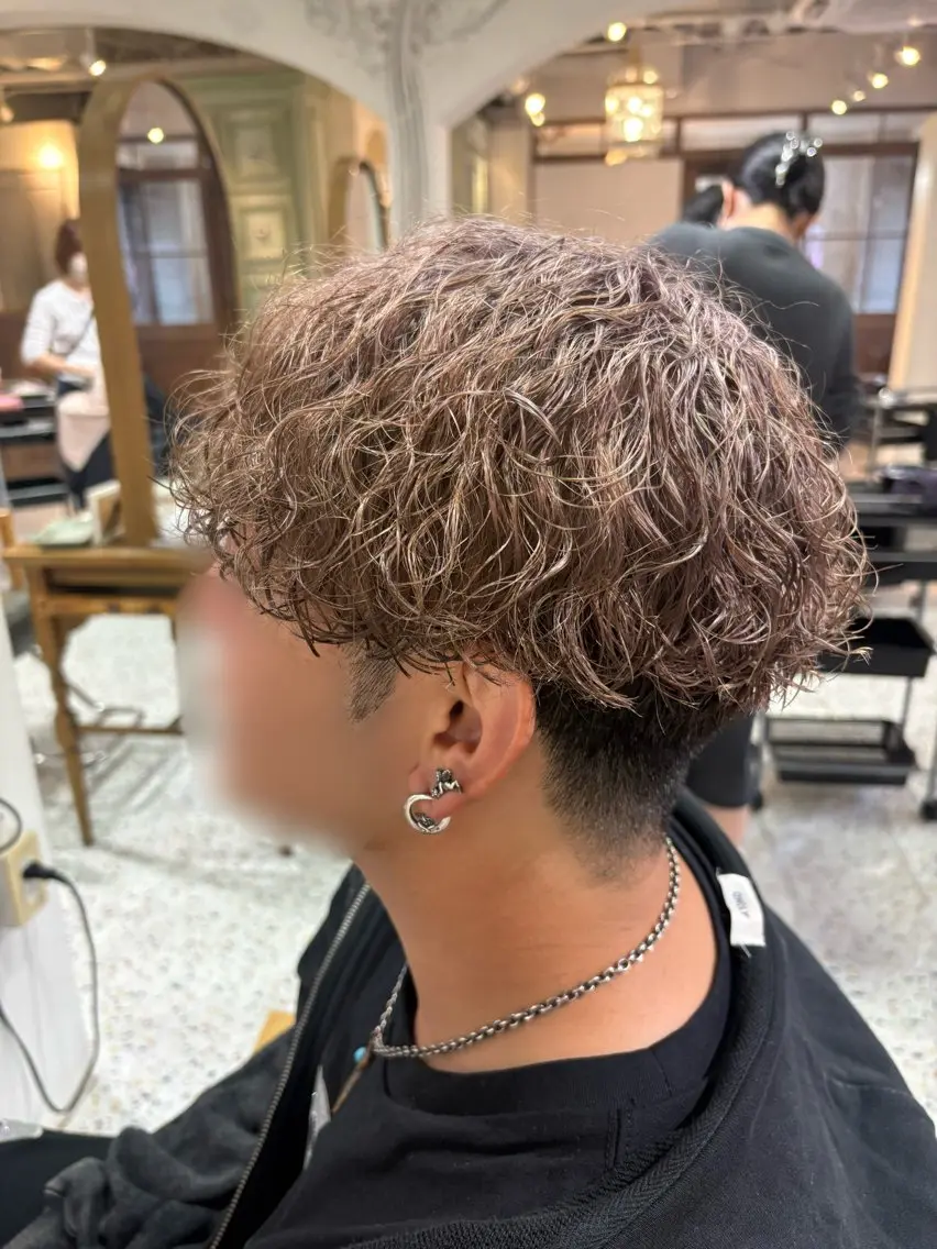 ショート カラー パーマ メンズ メンズパーマ プードルパーマ プードルパーマ カット ヘアカラー 中澤 衿葉のヘアスタイル