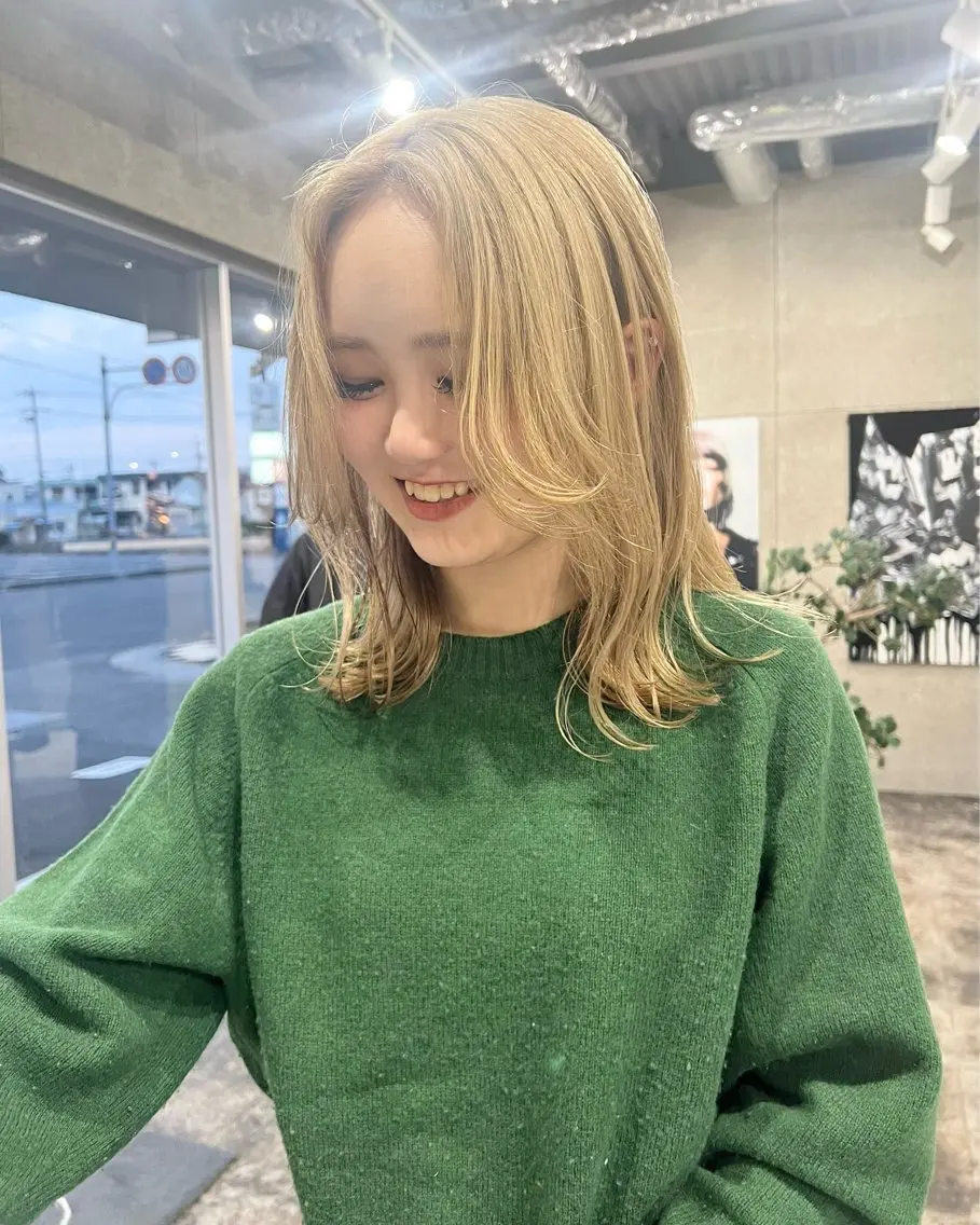 ミディアム カラー ブリーチ ケアブリーチ ハイトーンカラー トリートメント ヘアカラー eim AYUKAのヘアスタイル