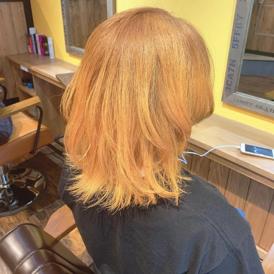 ミディアム カラー ヨシダ アズサのヘアスタイル