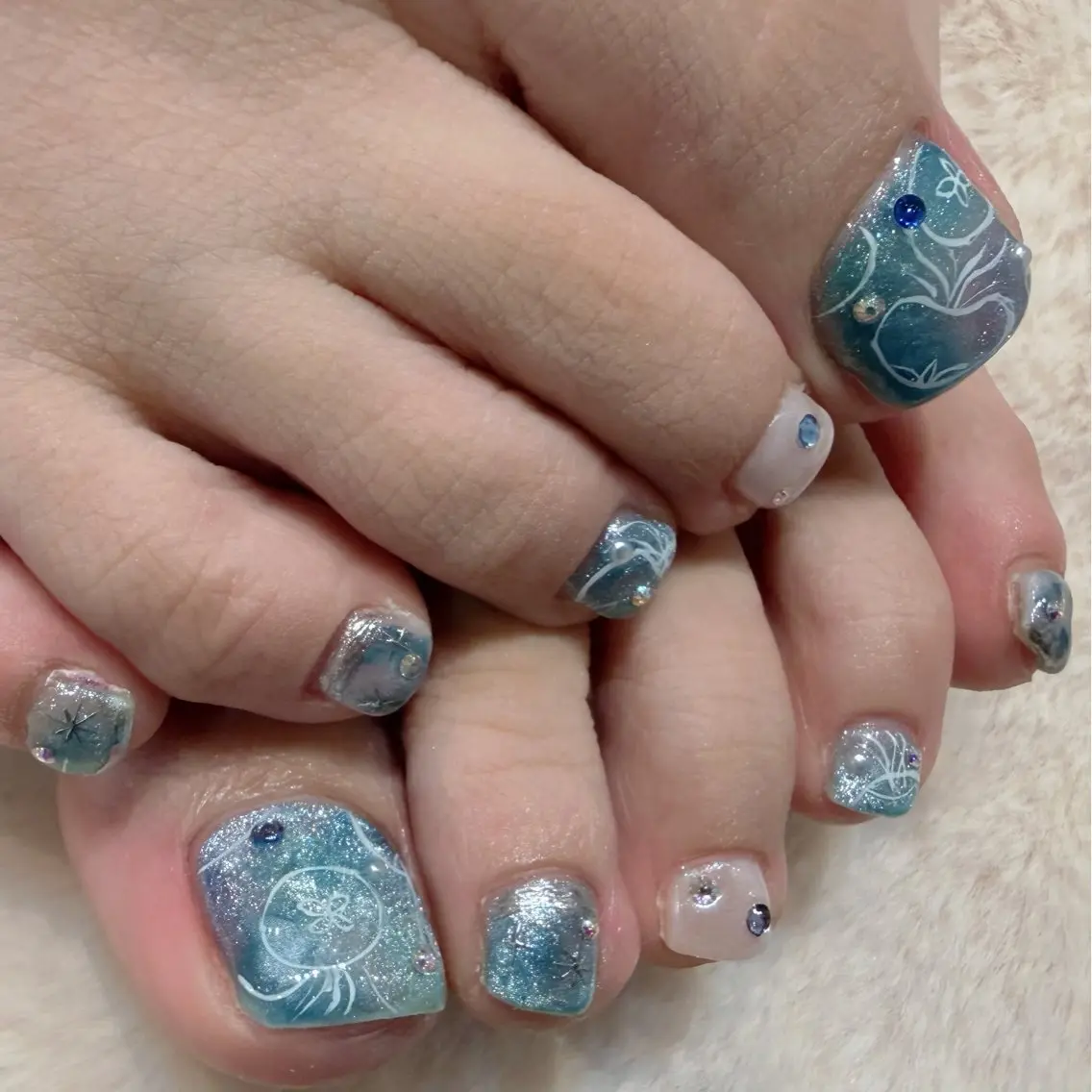 ネイル ブルー キラキラネイル マグネットネイル 持ち込み ニュアンスネイル フットネイル Bianca名駅店 あゆのネイルデザイン