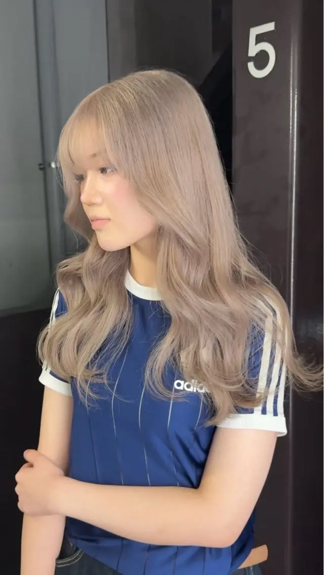 ロング カラー ベージュカラー ブリーチ ケアブリーチ 透明感カラー デザインカラー カット ヘアカラー トリートメント 似合わせカット/ ハイトーン/aoiのヘアスタイル