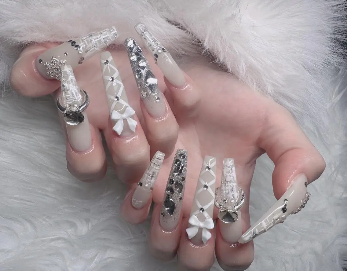 ネイル オーロラネイル フレンチネイル ジェルネイル ハロウィン キラキラネイル ハンドネイル H.baby Nail Salonのネイルデザイン