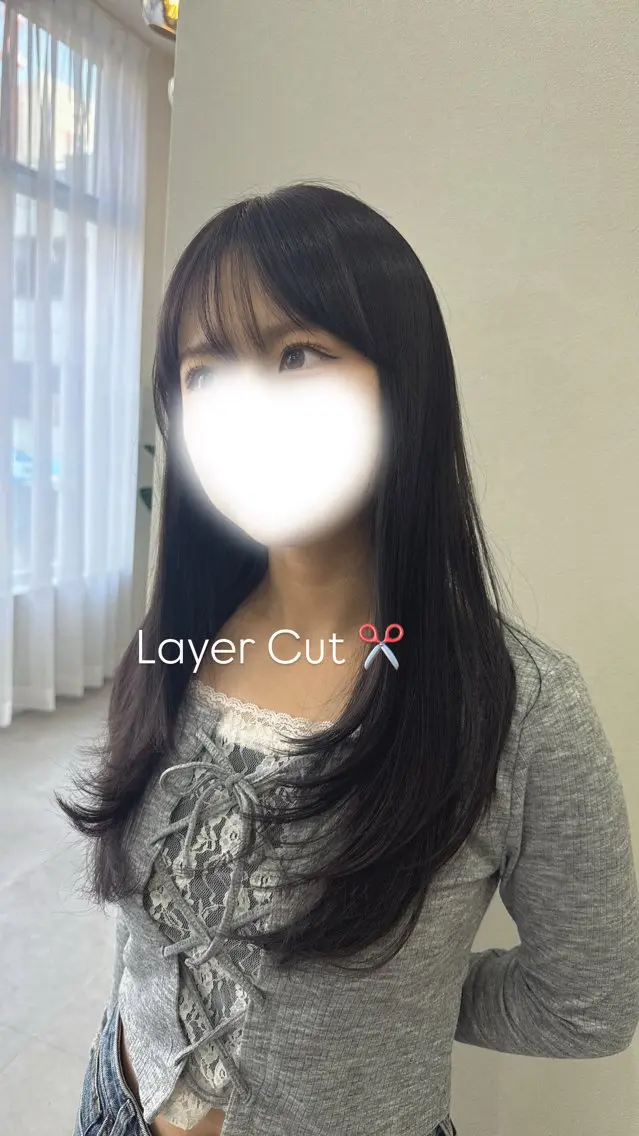 ロング カット ヘアカラー 信山 怜生のヘアスタイル