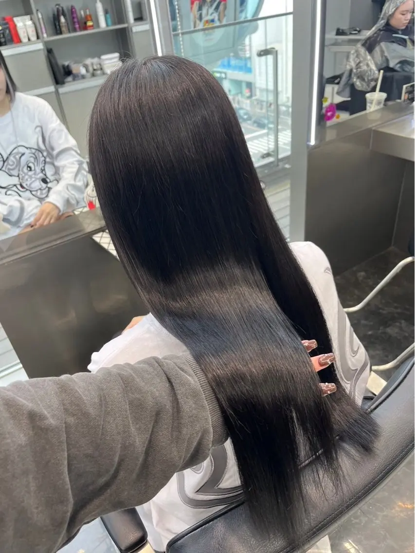 【ミニモ限定クセやうねりが気になる方🫧】ストレート(縮毛矯正) 気になる癖を自然に整えて、扱いやすい艶髪に✨の写真