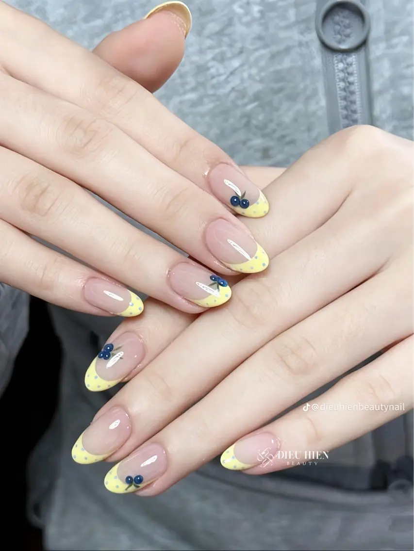 ネイル フラッシュネイル フレンチネイル グラデーション キラキラネイル 韓国ネイル ハンドネイル Hy nailsのネイルデザイン