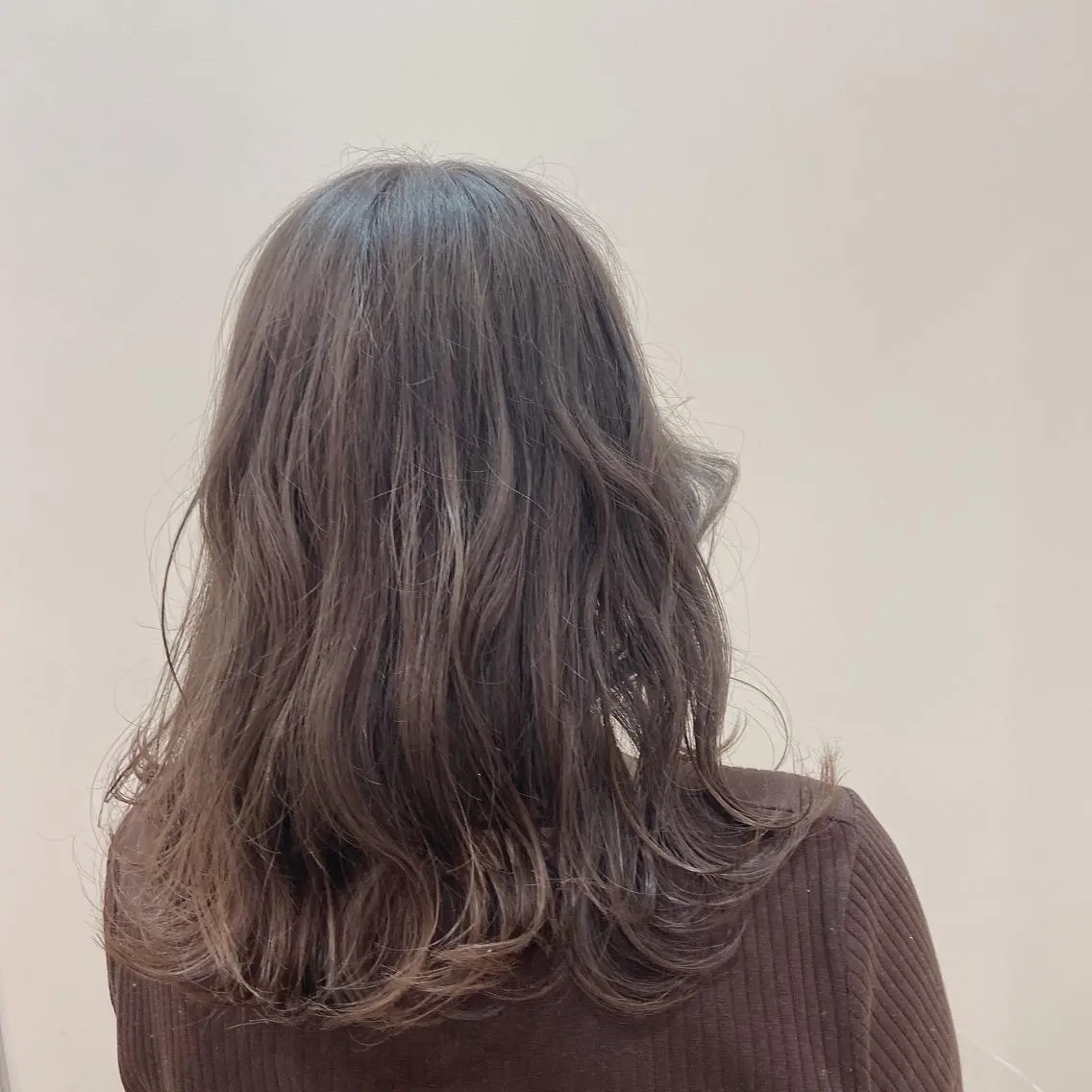 セミロング カラー ヘアアレンジ Mirai 🧸のヘアスタイル