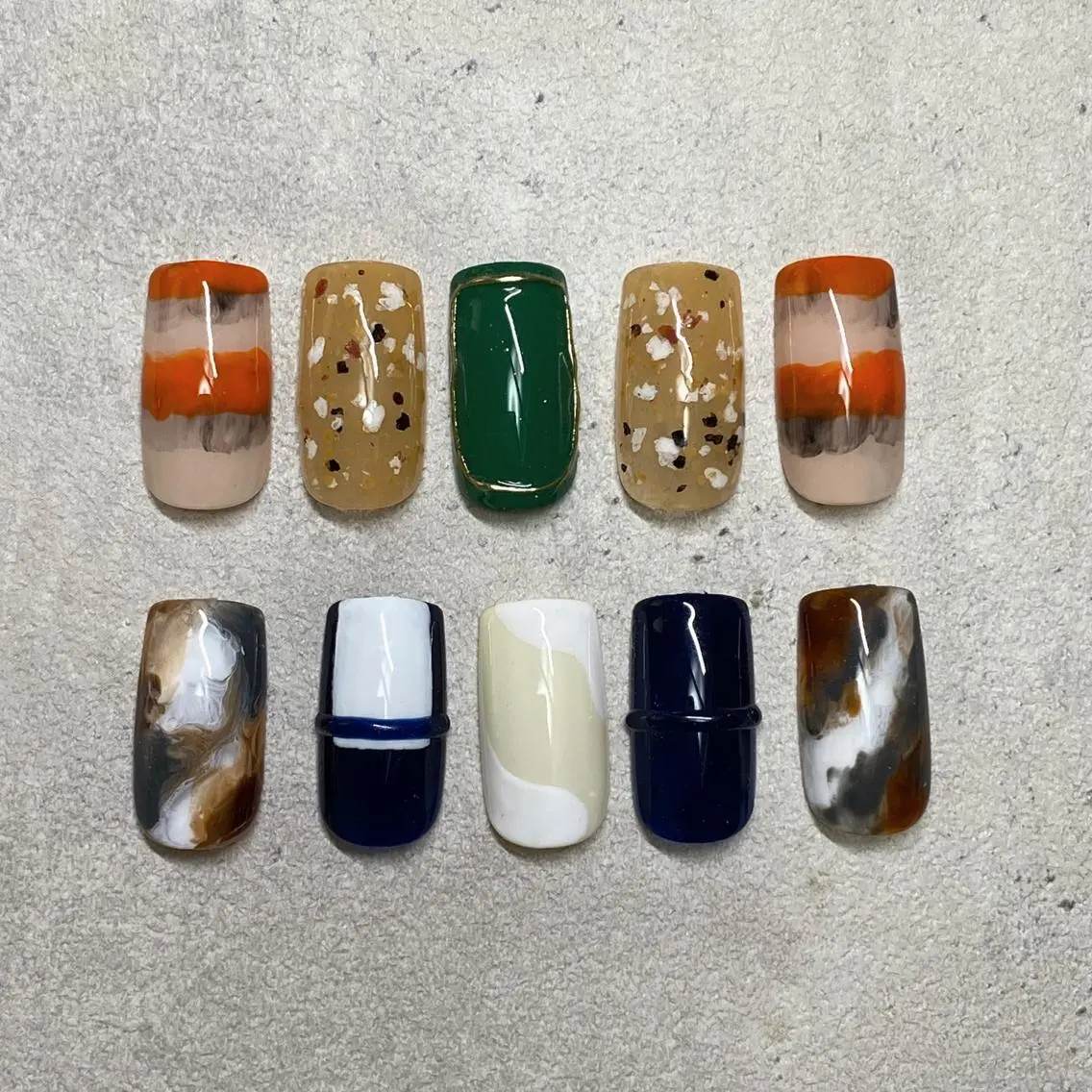 ネイル 氷ネイル・うるうるネイル ニュアンスネイル シンプルネイル 冬ネイル クリスマス aneu. -アヌ- 💅🫧reinaのネイルデザイン