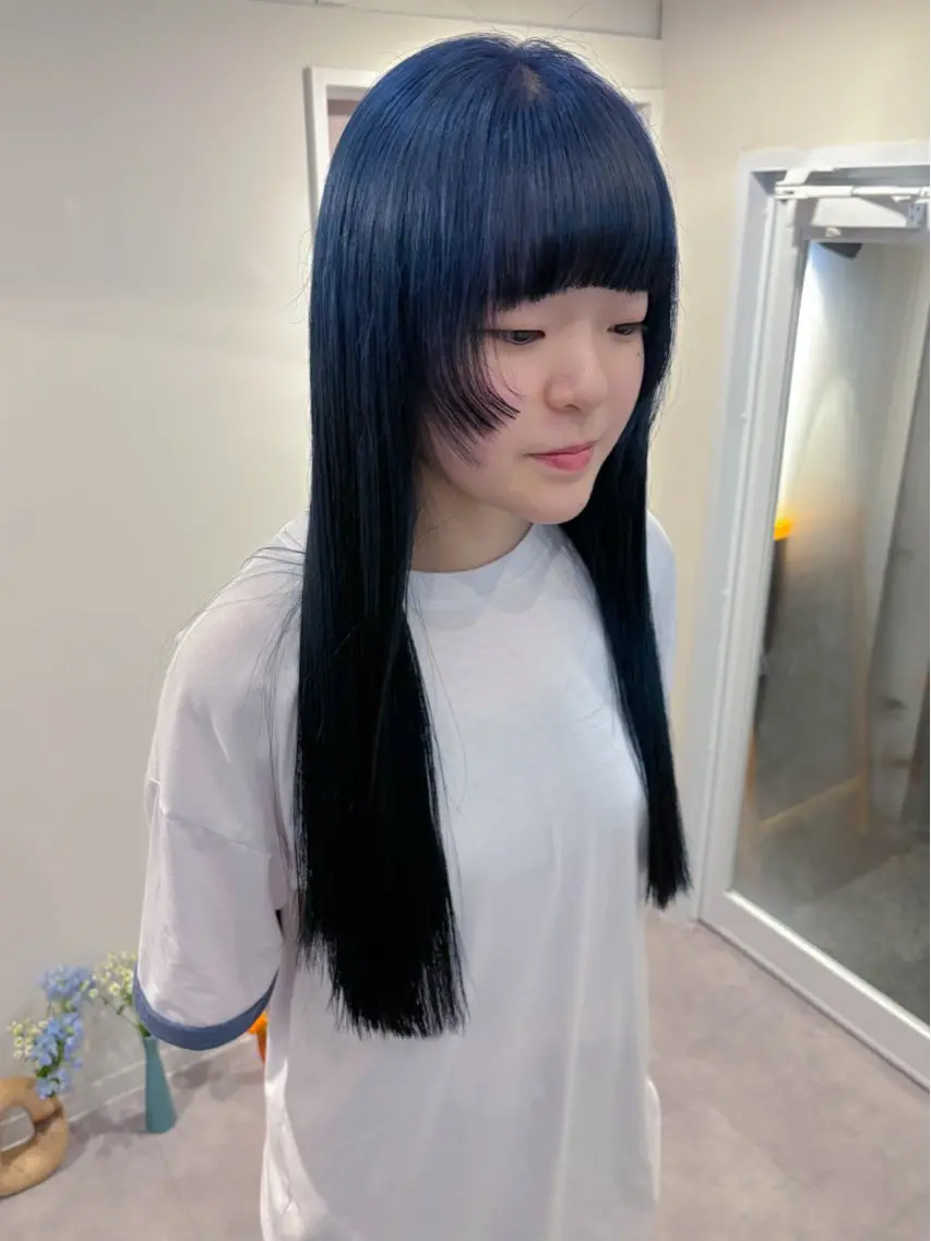 ロング カラー ブルーカラー カット ヘアカラー 🩵izu 🩵のヘアスタイル