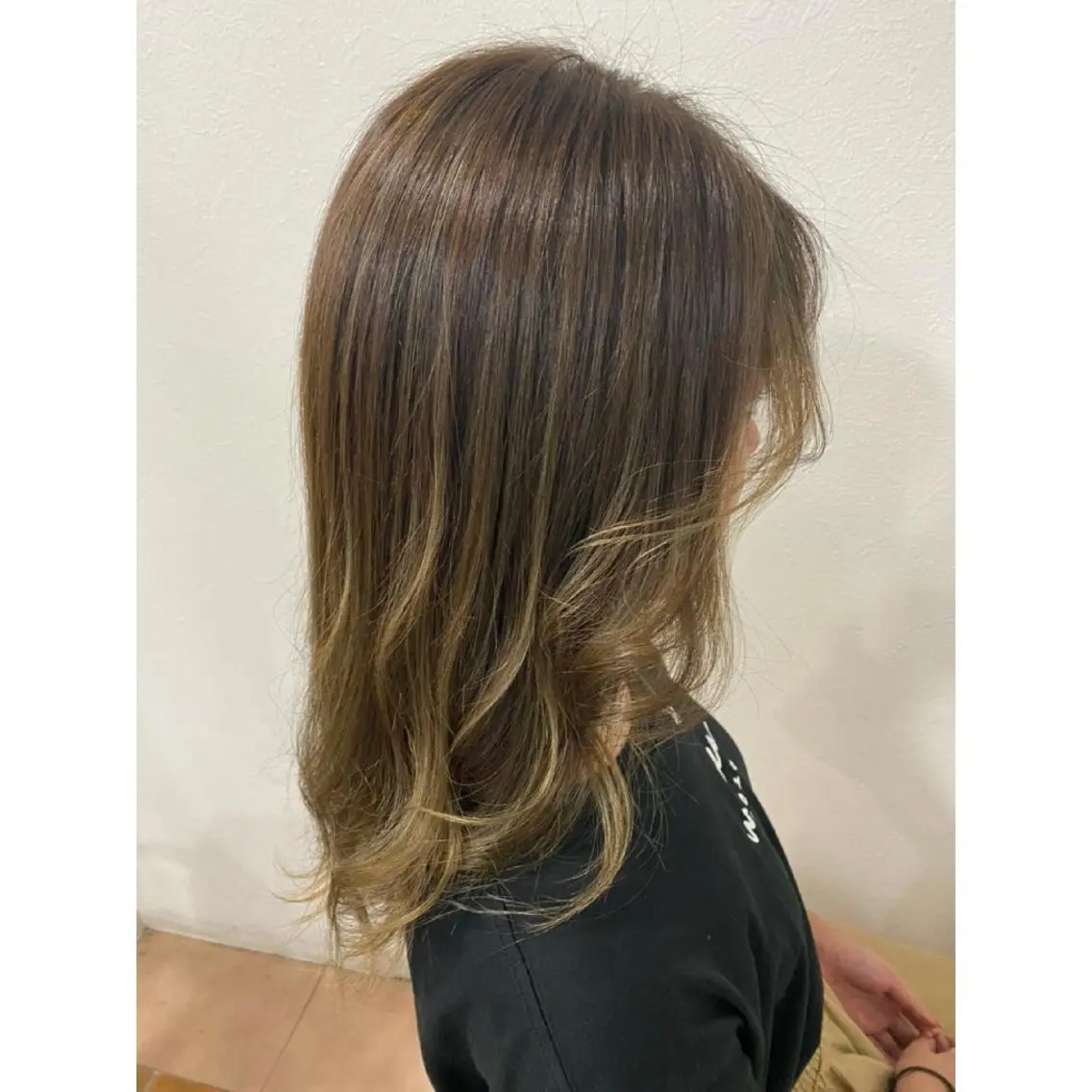カラー セミロング Well‘s黒木🌿 レイヤー💎寒色のヘアスタイル