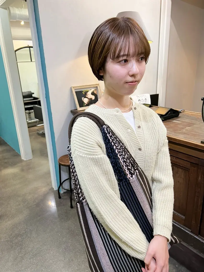 ショート カラー 丸みショート ベージュカラー ブリーチ イルミナカラー ブリーチなしカラー カット ヘアカラー 千葉 郁也のヘアスタイル