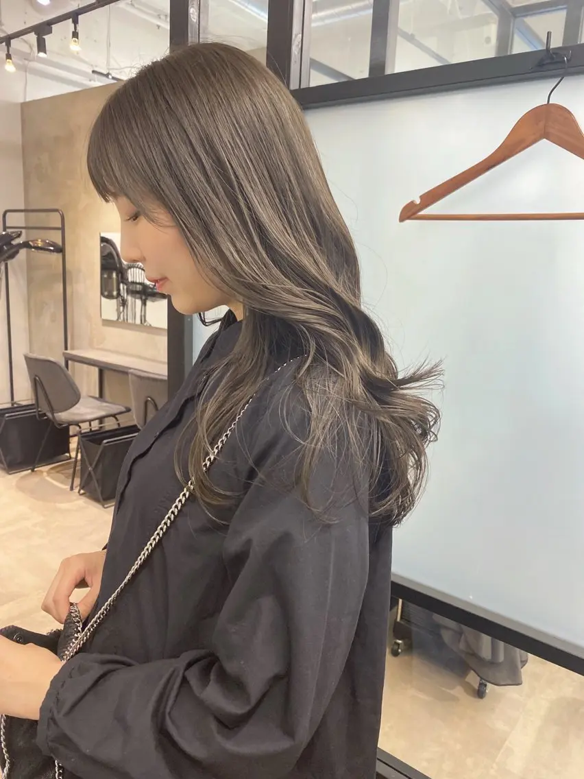 セミロング rina 🩶透明感カラーのヘアスタイル