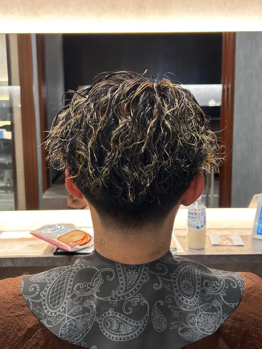 ショート カラー パーマ 嵯峨 陽色のヘアスタイル