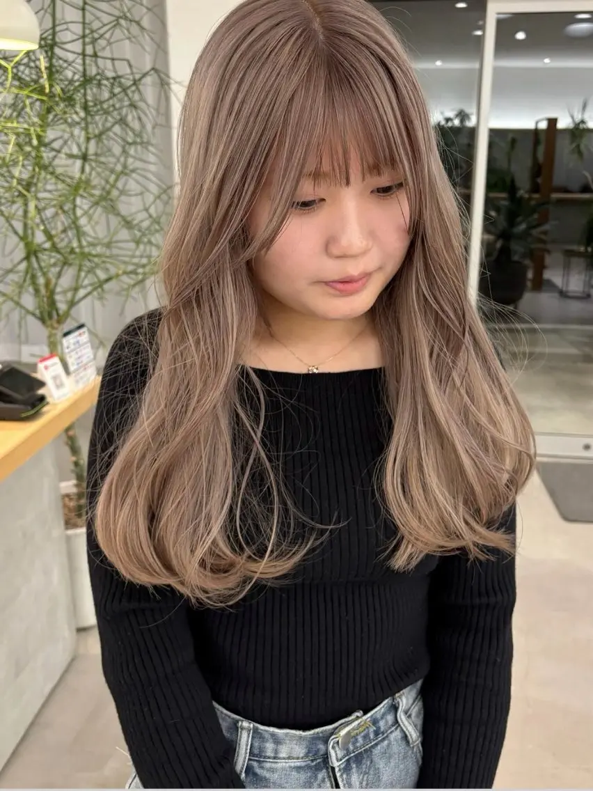 カットダブルカラー〈透明感ブリーチカラー〉の写真