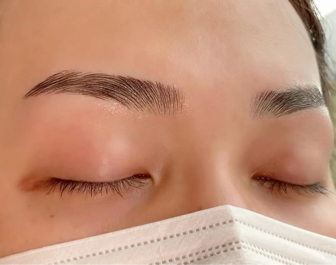 【アイブロウリフト(眉毛スレッディング 付き)】眉毛の毛流れ整え、美眉への写真