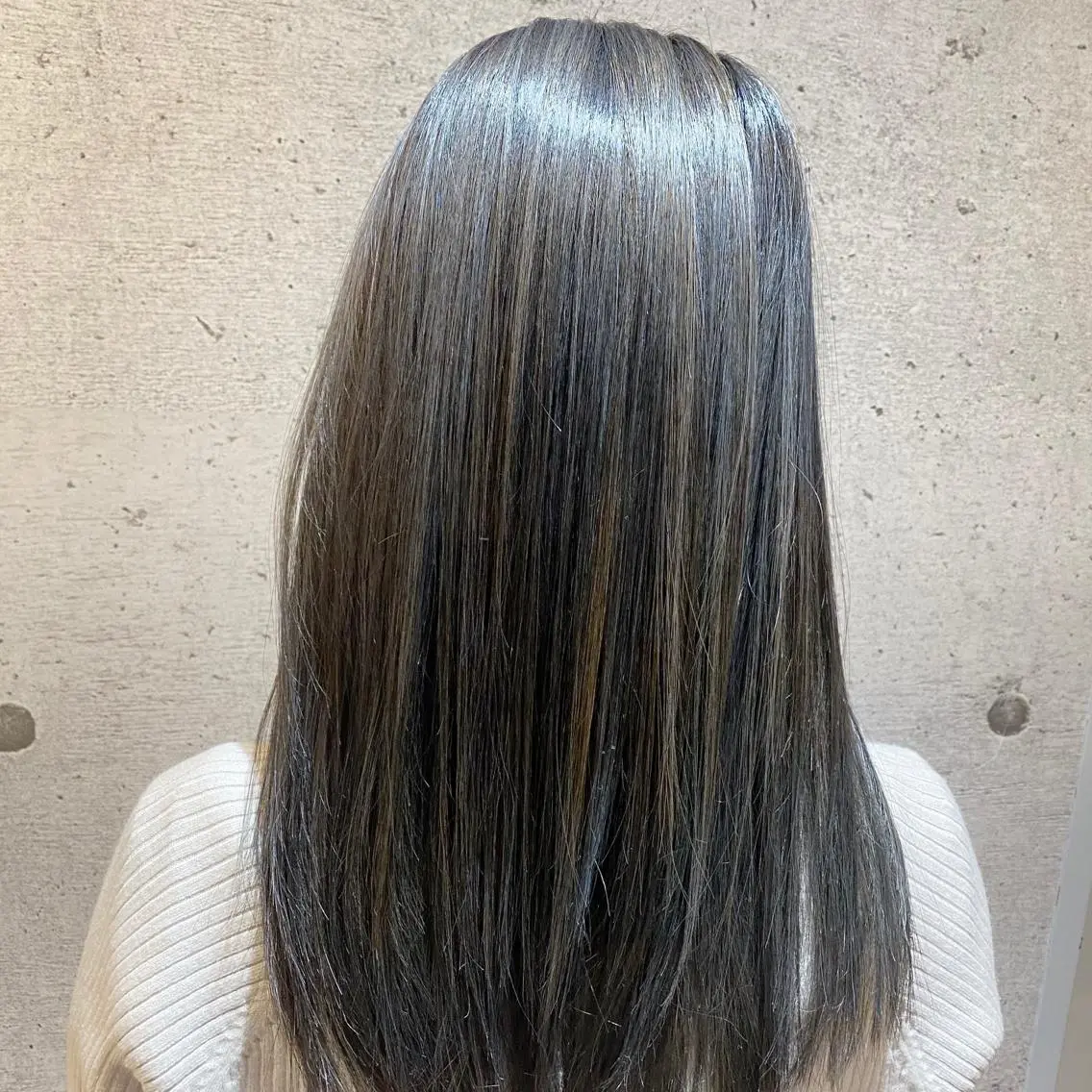 セミロング カラー カット ヘアカラー トリートメント 久保 敏之のヘアスタイル