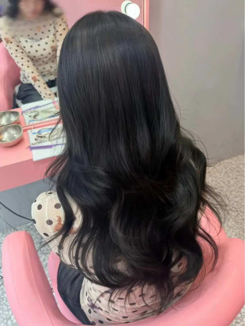 ロング カラー ベージュカラー 黒髪 ブリーチ ブルーカラー ブルーブラック ヘアカラー トリートメント 透明感カラー / KEITOのヘアスタイル