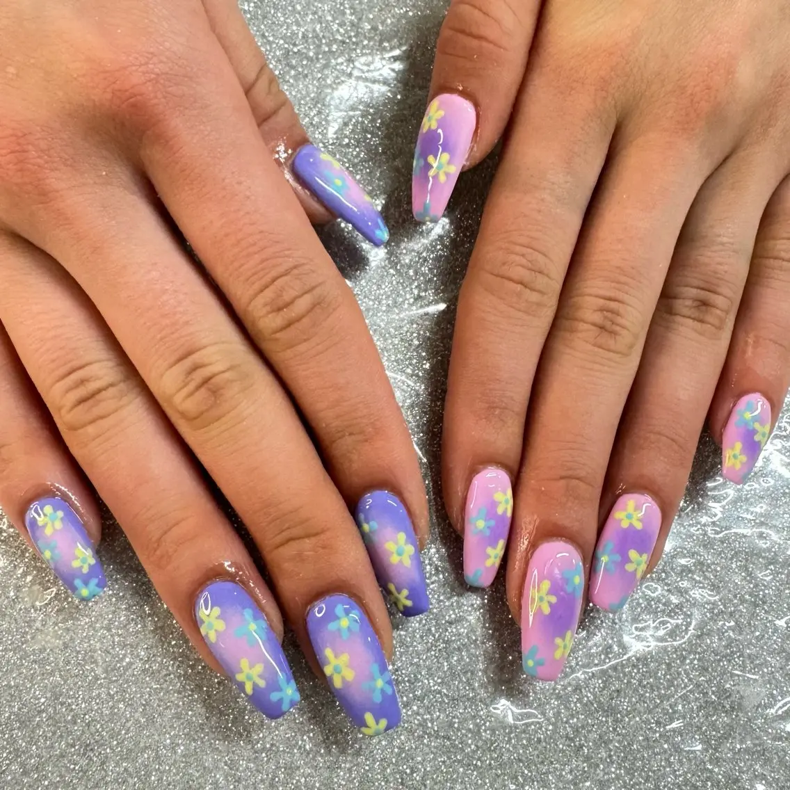 ネイル ハンドネイル VIERU 🌈🎀💖のネイルデザイン
